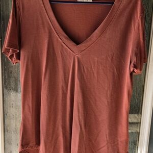 White Crow Rust V-Neck Short Sleeve Top